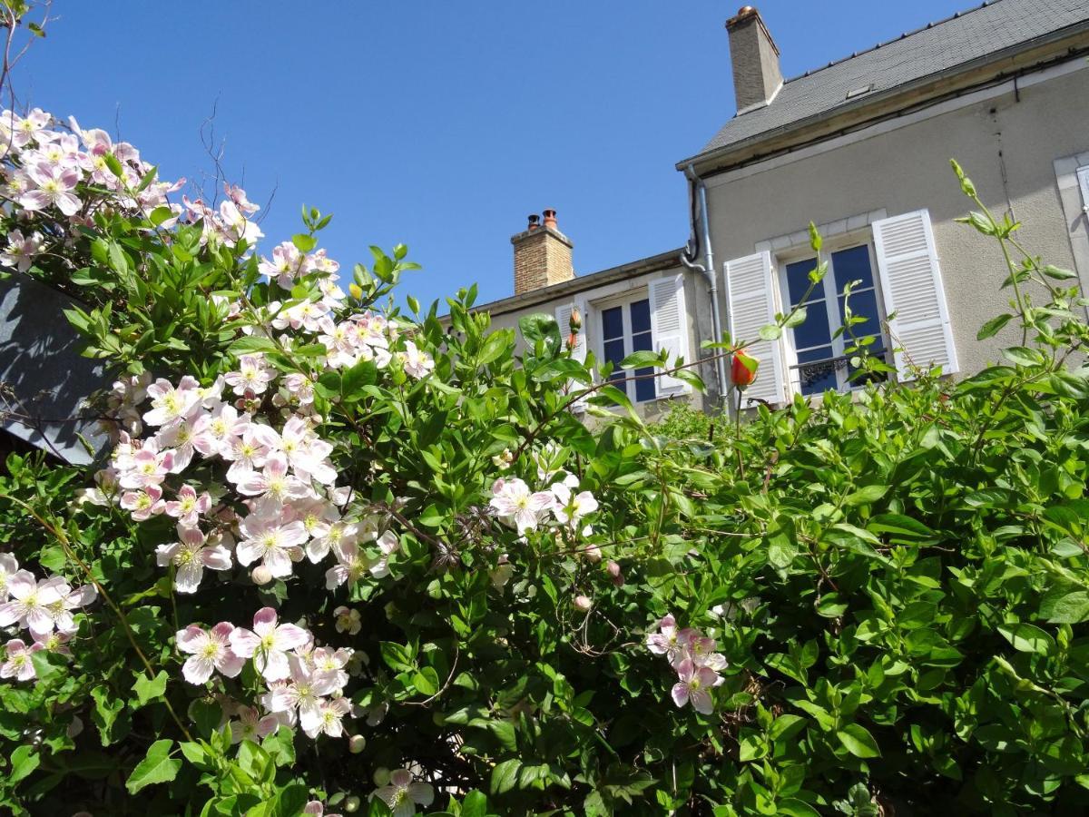 L'Escalier Des Reves Bed & Breakfast Saint-Sauveur-en-Puisaye Ngoại thất bức ảnh